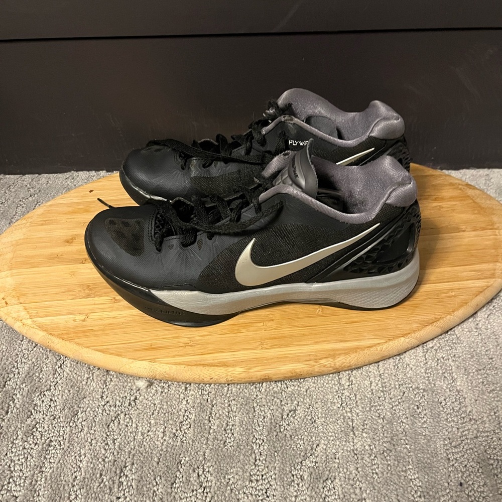Nike women’s zoom volley hyper spike in good condition MAKE OFFERS